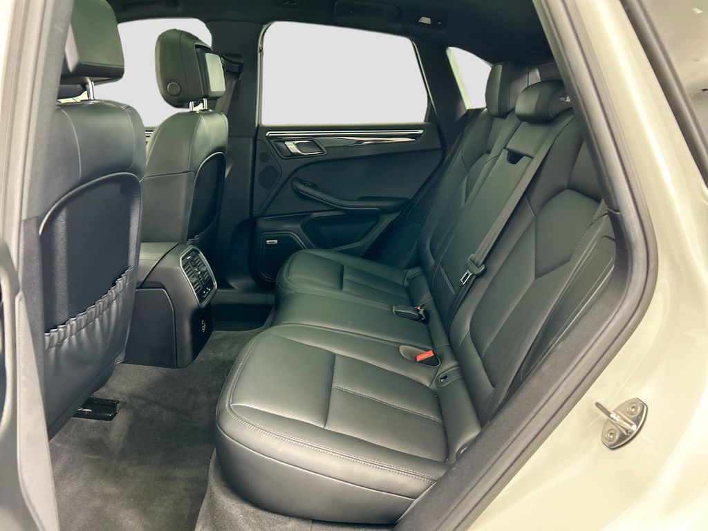 Thumbnail: 2020 Porsche Macan - 19