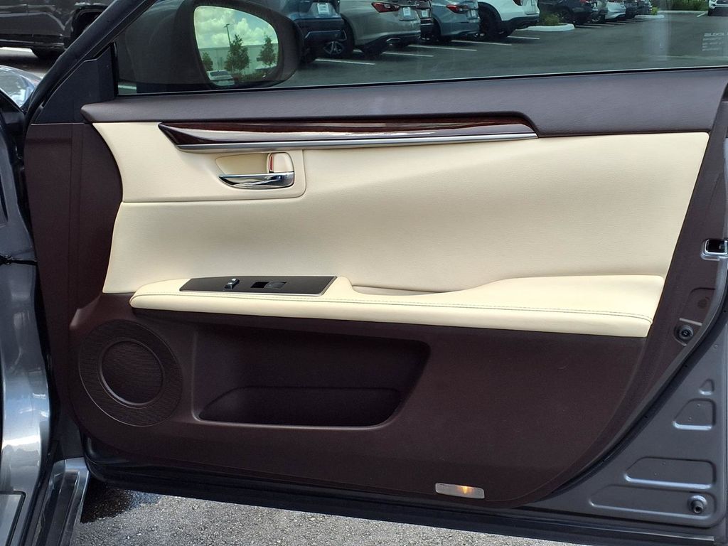 Used 2017 Lexus ES Sedan