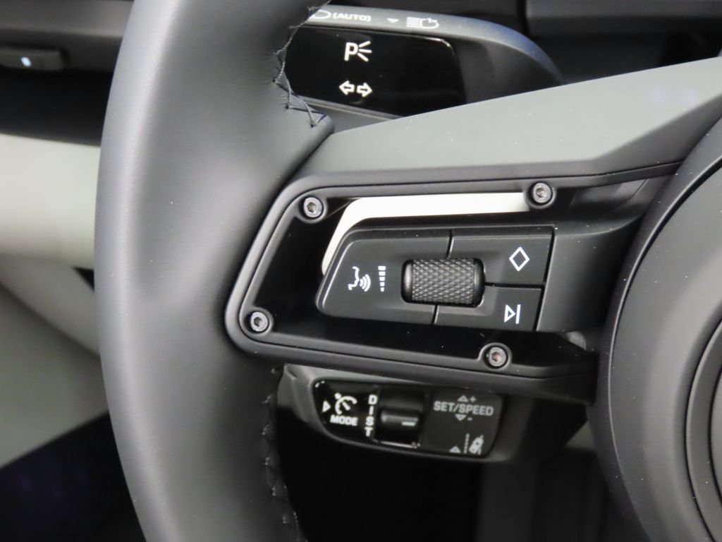 Thumbnail: 2026 Porsche Macan - 21