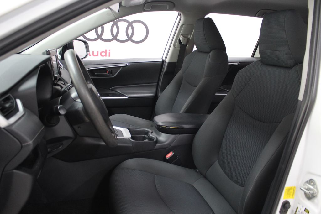 Thumbnail: 2019 Toyota RAV4 - 11