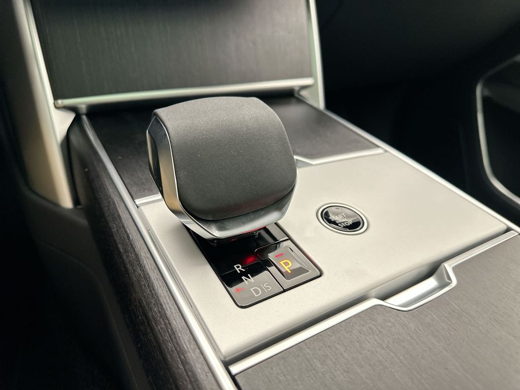 Thumbnail: 2025 Land Rover Range Rover - 12