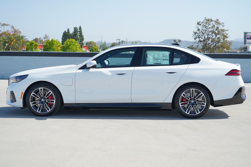 Thumbnail: 2026 BMW 5 Series - 4