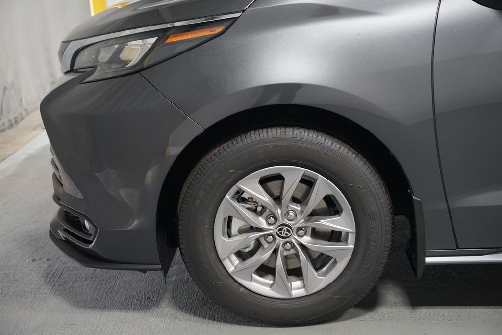 Thumbnail: 2026 Toyota Sienna - 5
