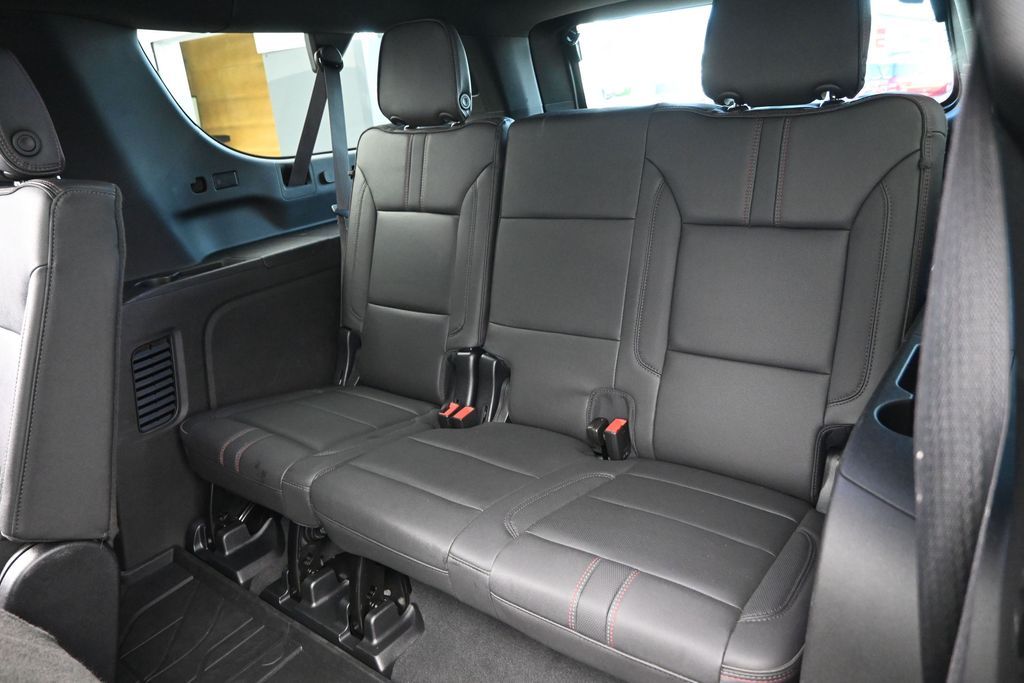2023 Chevrolet Suburban 4WD RST