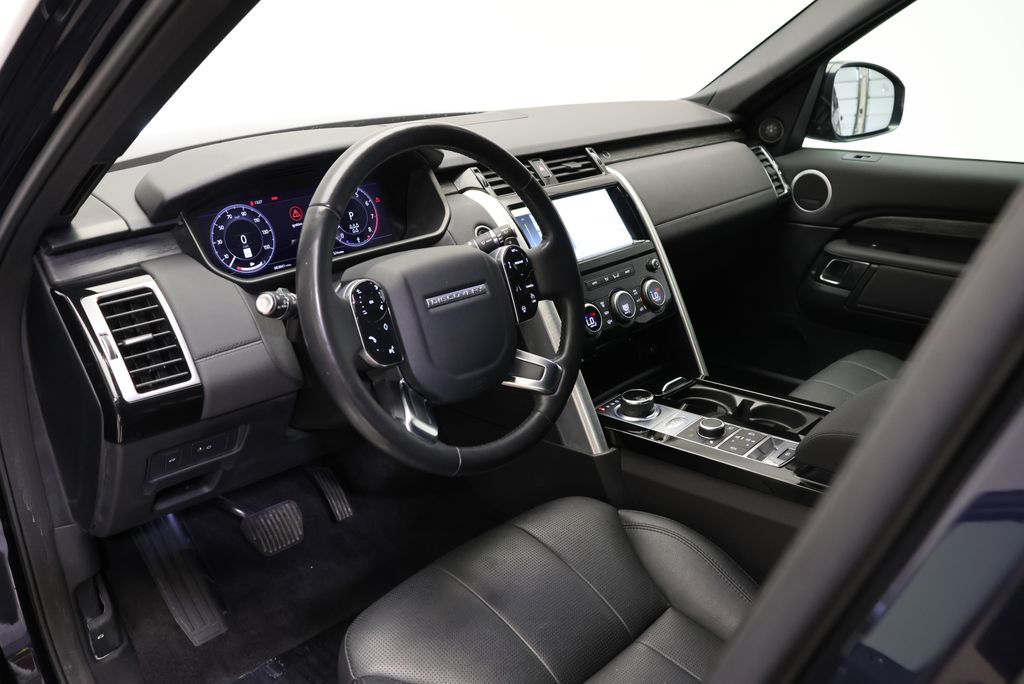 Thumbnail: 2020 Land Rover Discovery - 28