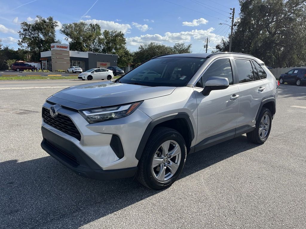 2022 Toyota RAV4 Hybrid XLE 9