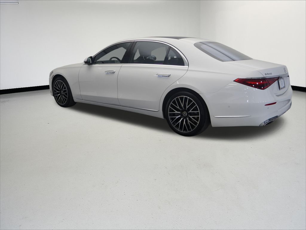 Thumbnail: 2022 Mercedes-Benz S-Class - 3