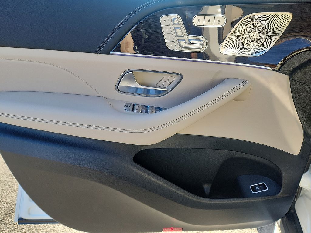 Thumbnail: 2026 Mercedes-Benz GLE - 8