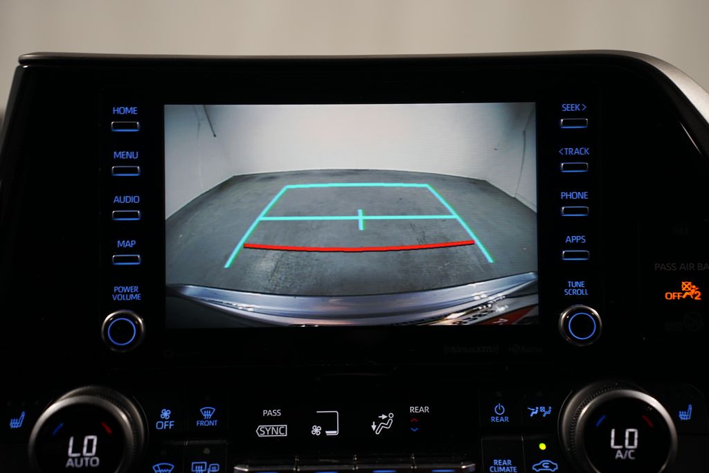 2021 Toyota Highlander XLE 18