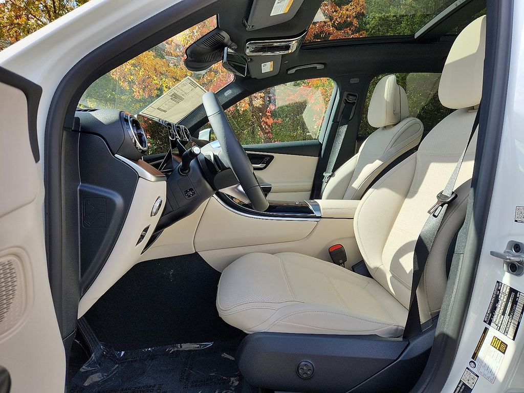 Thumbnail: 2026 Mercedes-Benz GLC - 10