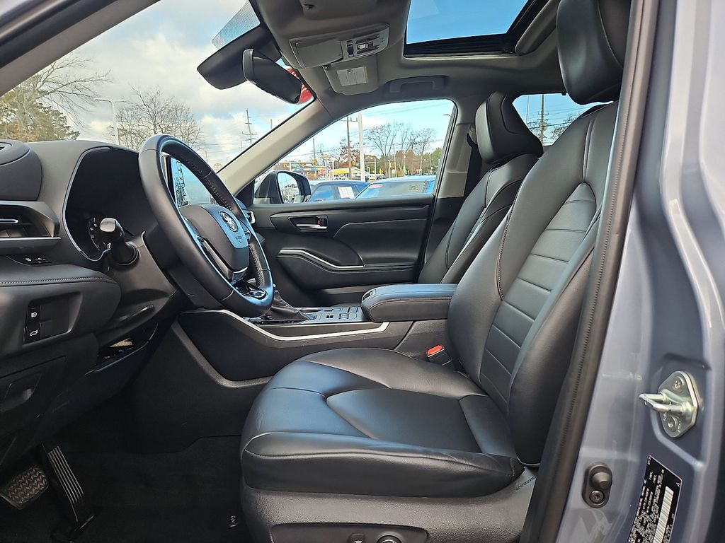 Thumbnail: 2020 Toyota Highlander - 13