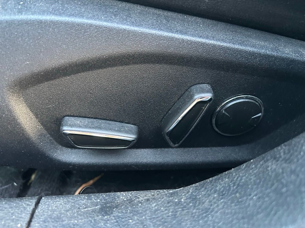 Thumbnail: 2020 Ford Fusion - 16