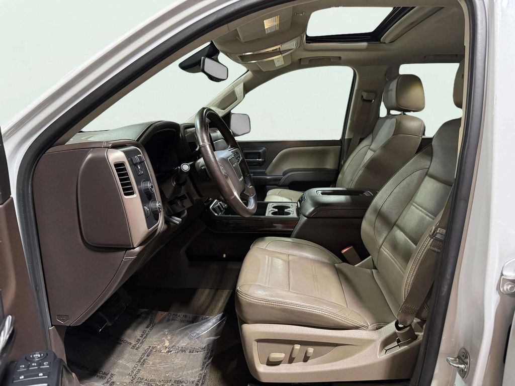 Used 2016 White Frost Tricoat GMC Denali image 23