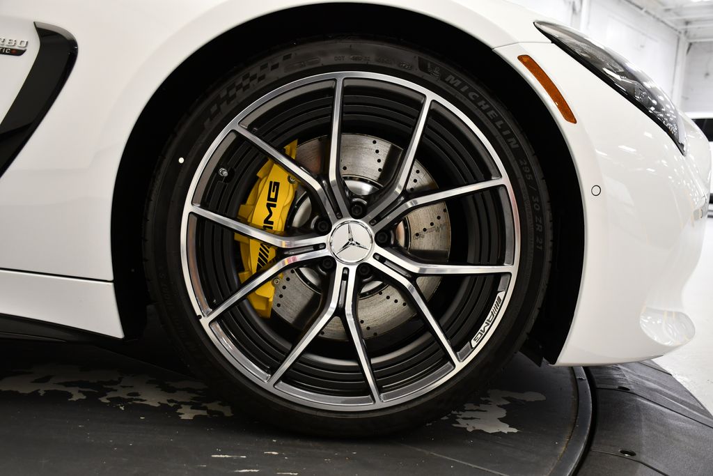 Thumbnail: 2026 Mercedes-Benz AMG GT - 17