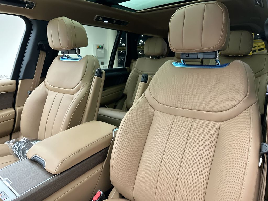 Thumbnail: 2026 Land Rover Range Rover - 10