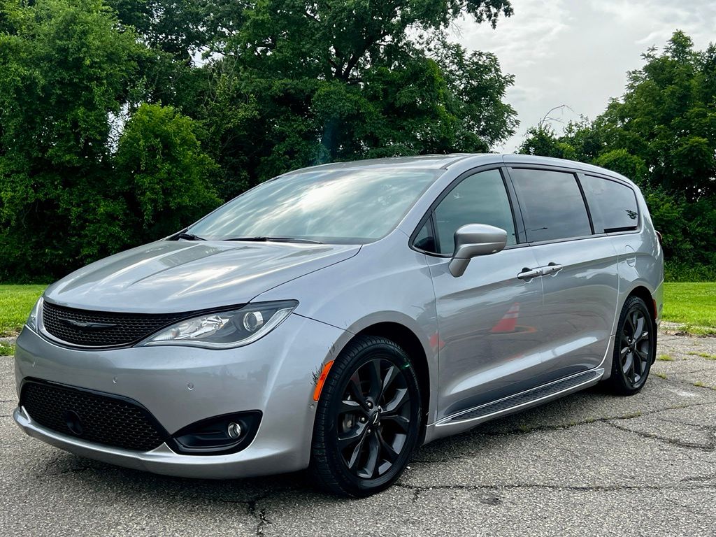 Billet Silver Metallic Clearcoat 2019 Chrysler Pacifica Minivan Front-Wheel Drive 9-Speed Automatic