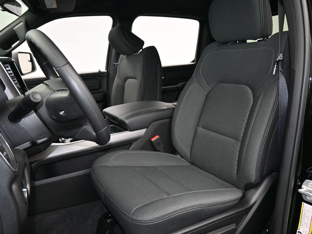 New 2026 Diamond Black Crystal Pearlcoat Ram Express image 10