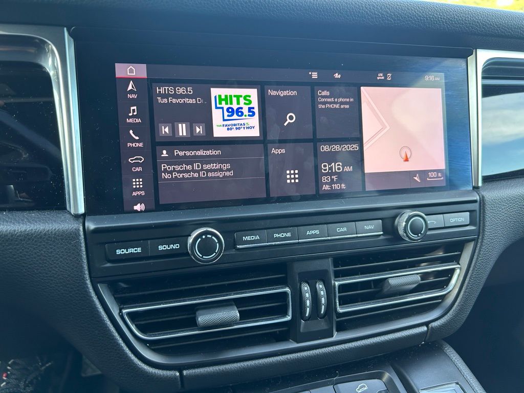 Thumbnail: 2020 Porsche Macan - 21