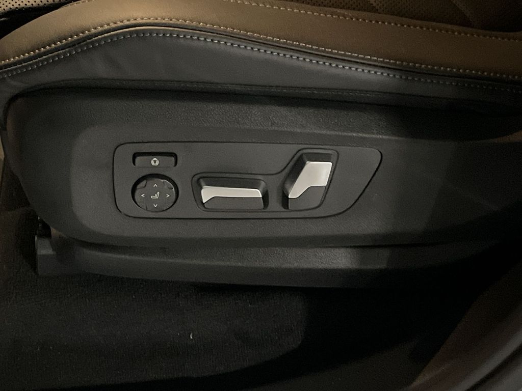 Thumbnail: 2026 BMW X5 - 12