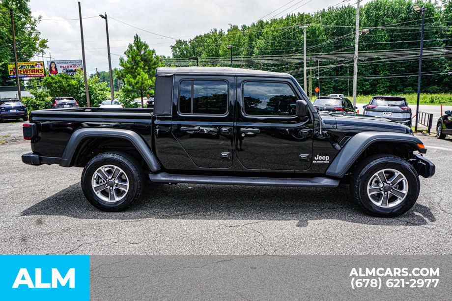 Used 2022 Black Jeep Overland image 9