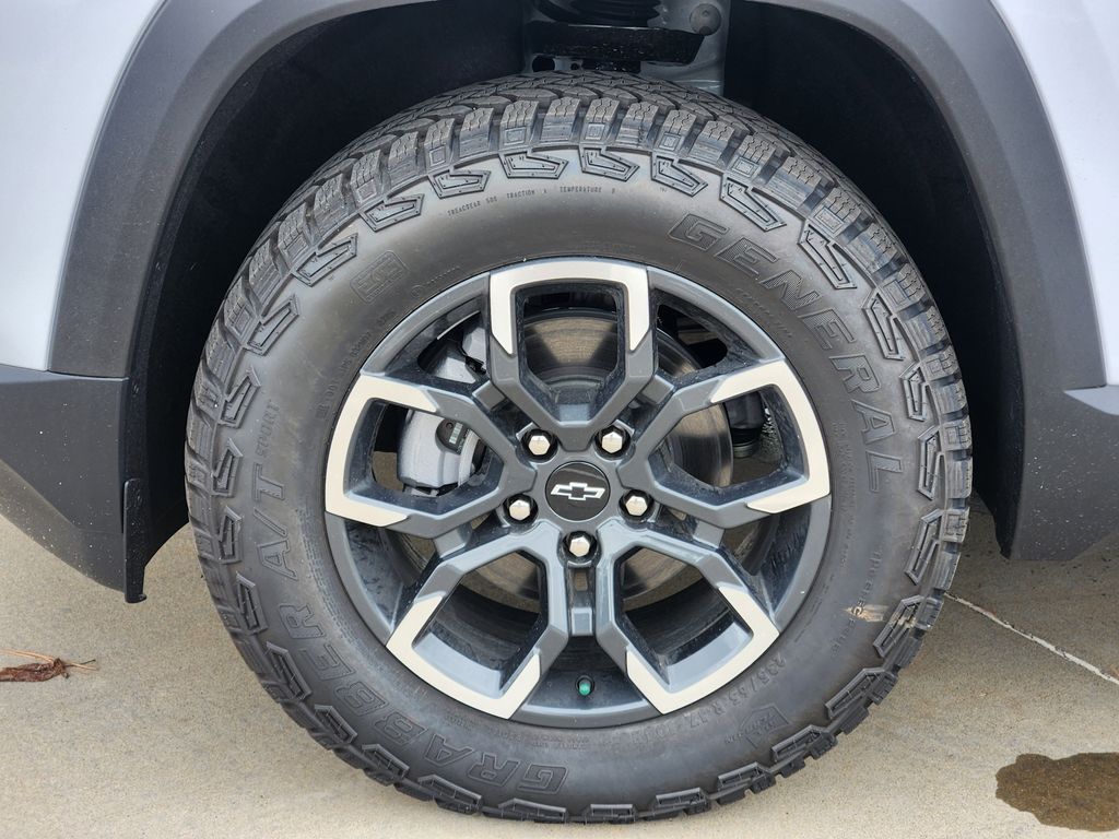 2026 Chevrolet Equinox ACTIV photo 8