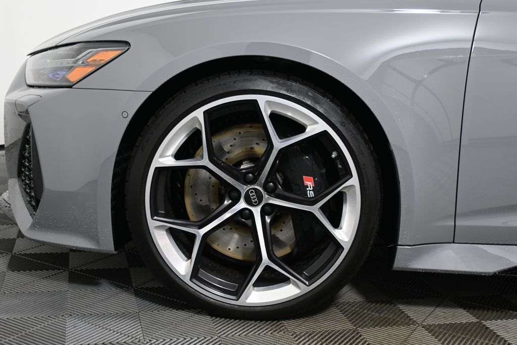 Thumbnail: 2024 Audi RS 6 - 11