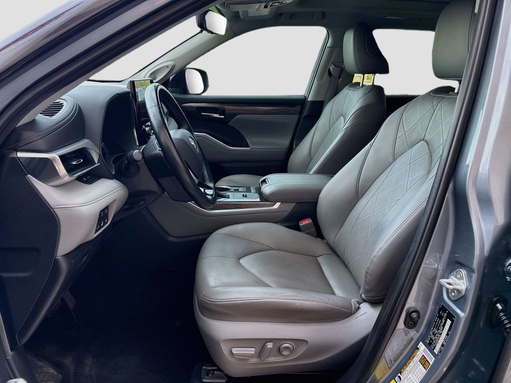 Thumbnail: 2020 Toyota Highlander - 19