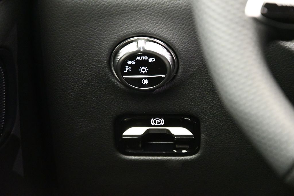 Thumbnail: 2025 Mercedes-Benz GLC - 19