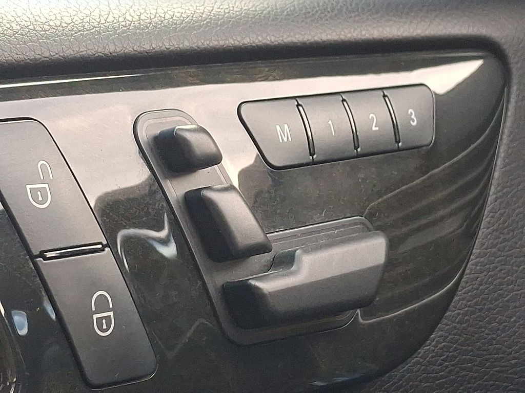 Thumbnail: 2016 Mercedes-Benz GL-Class - 28