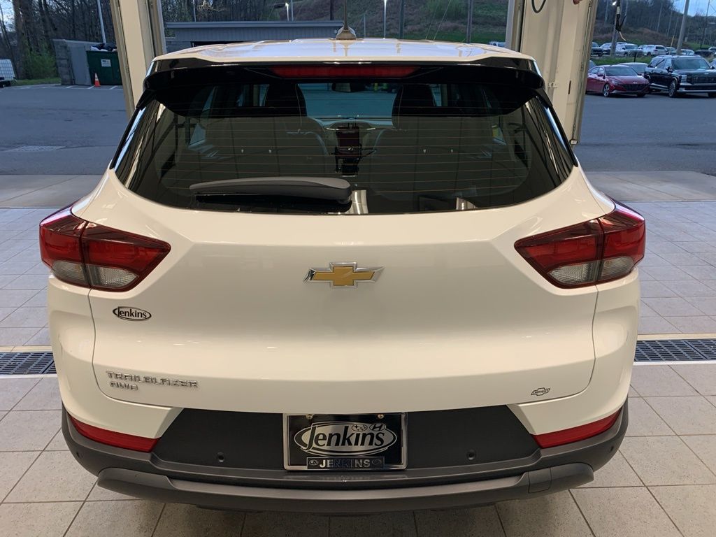 Used 2021 White Chevrolet LS image 14