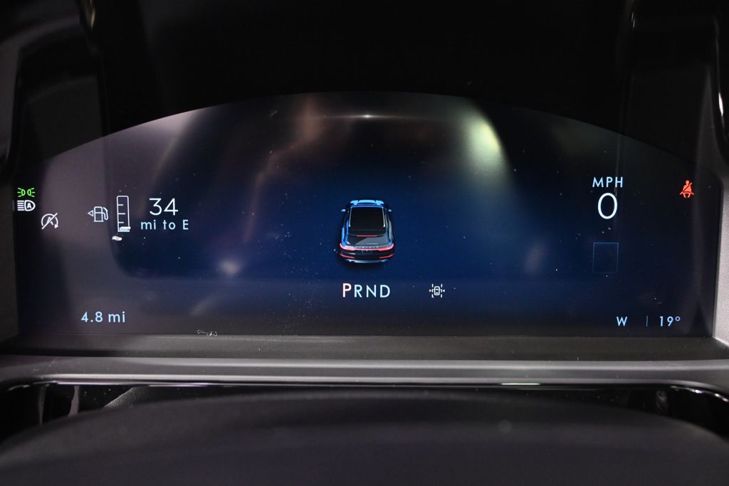 New 2026 White Lincoln Premiere image 25