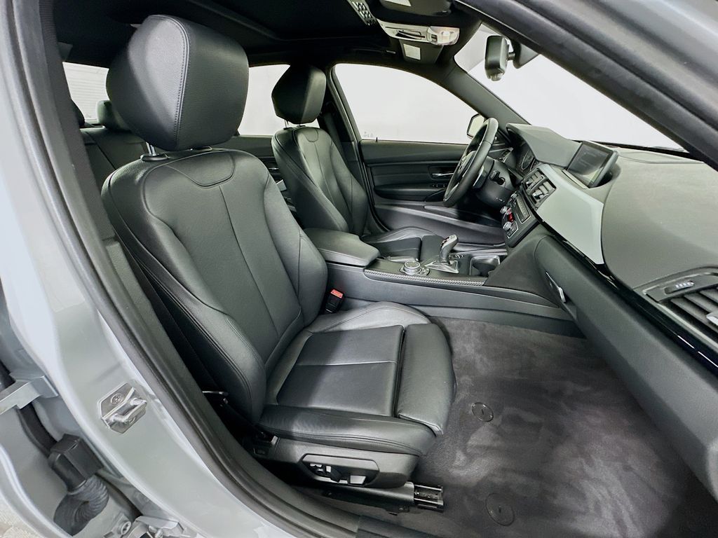 Thumbnail: 2015 BMW 3 Series - 29