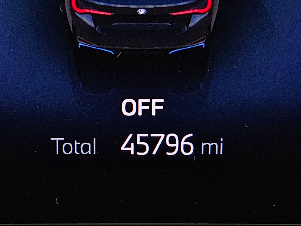 Thumbnail: 2023 BMW i4 - 32