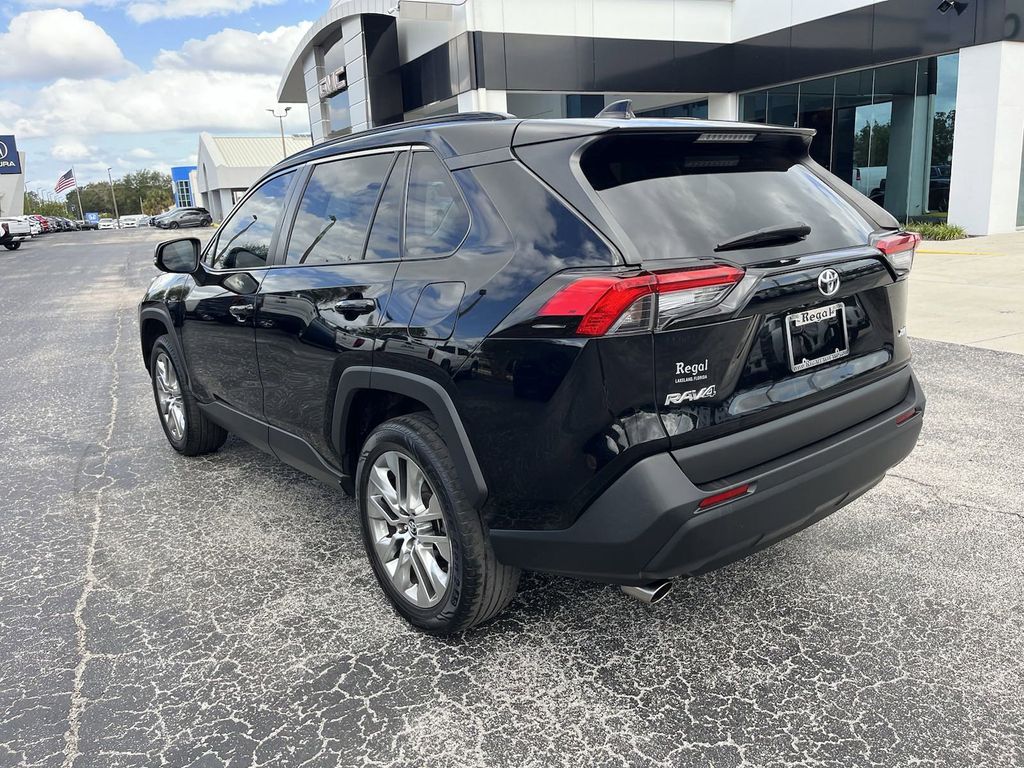 2020 Toyota RAV4 XLE Premium 7