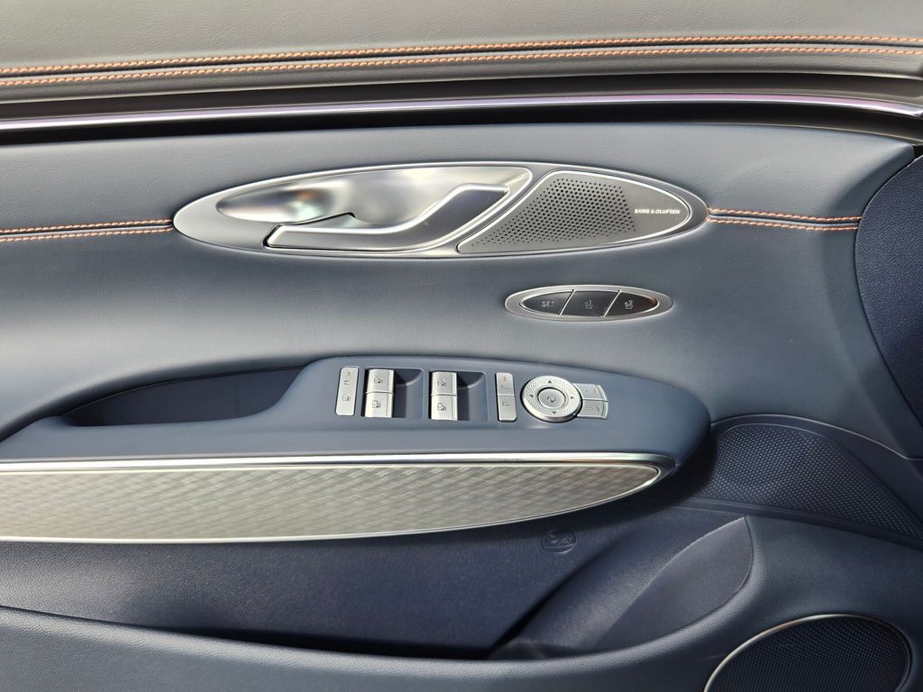 2026 Genesis Gv70 - $58,627