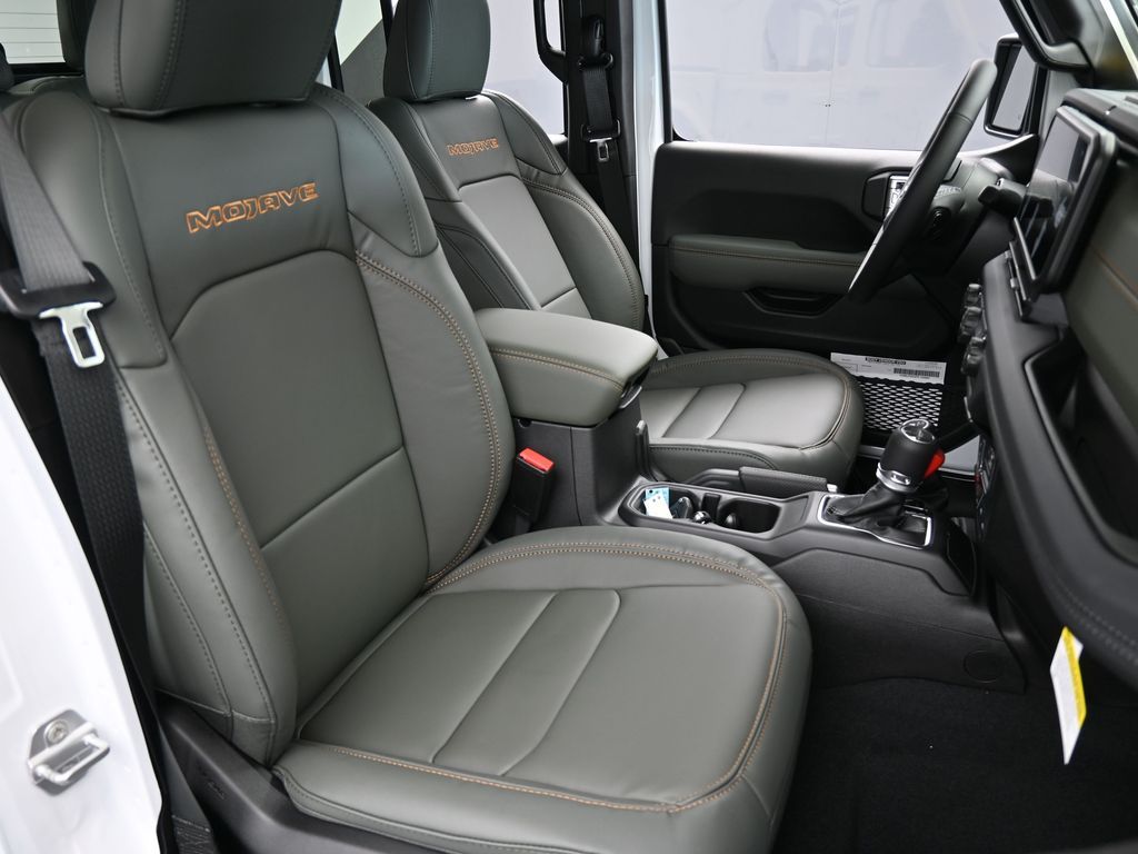 New 2026 Bright White Clearcoat Jeep Mojave image 41