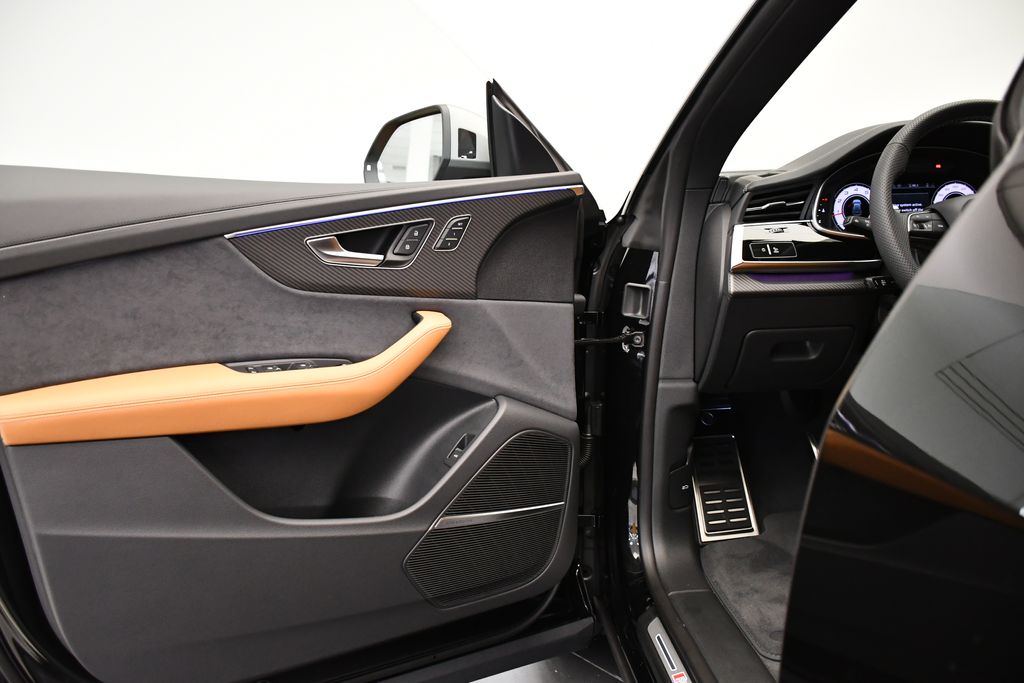 Thumbnail: 2025 Audi RS Q8 - 31