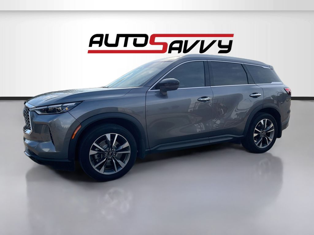 Used 2025 Gray INFINITI LUXE image 3