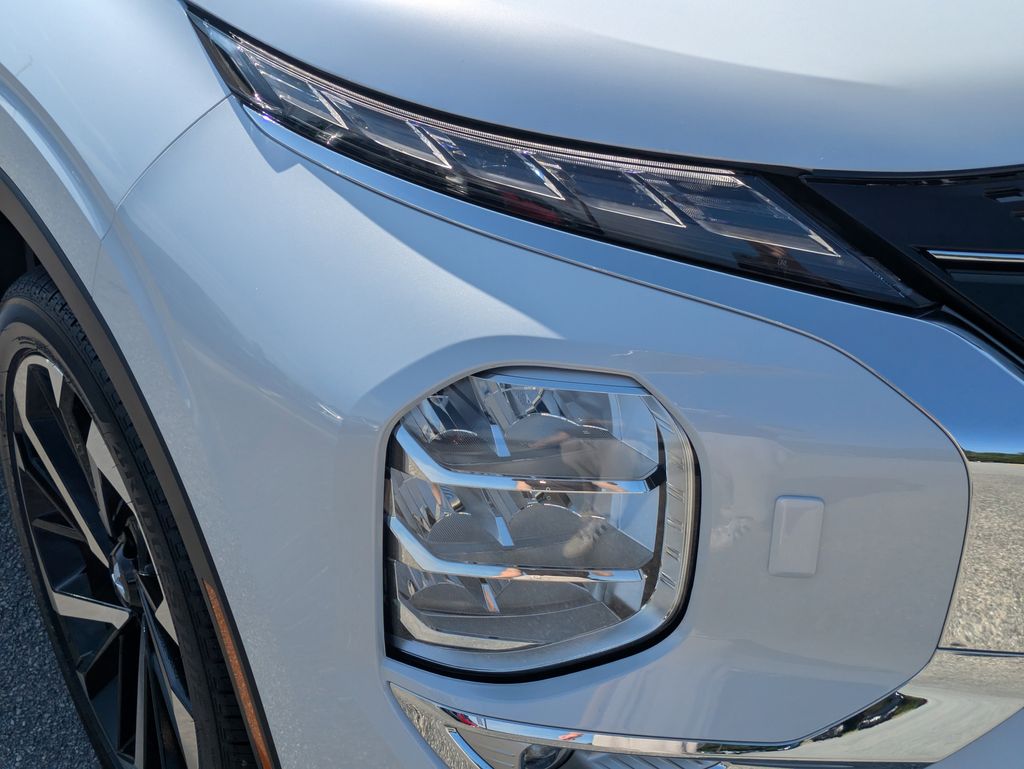 2025 Mitsubishi Outlander Plug-in Hybrid SE - Photo 9