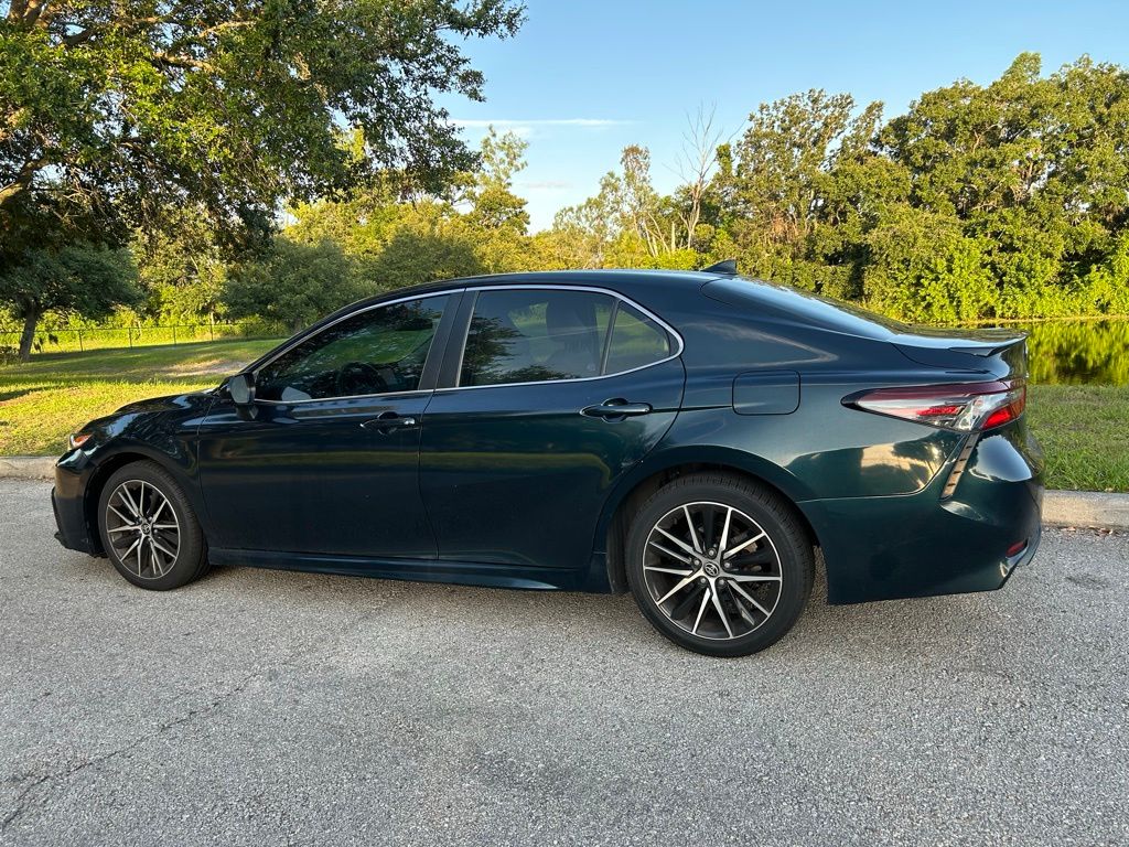 2021 Toyota Camry SE 3