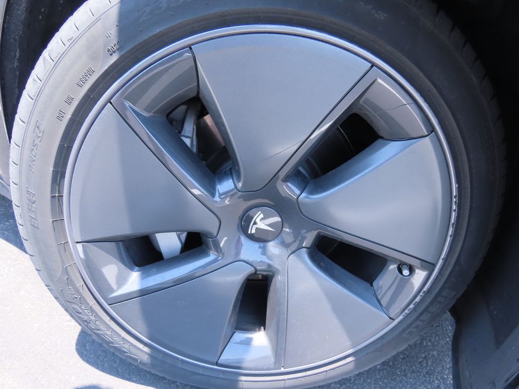 Thumbnail: 2021 Tesla Model 3 - 18