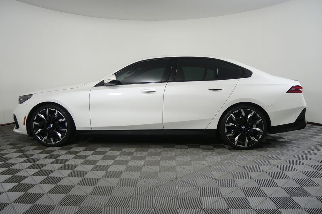Thumbnail: 2025 BMW 5 Series - 6
