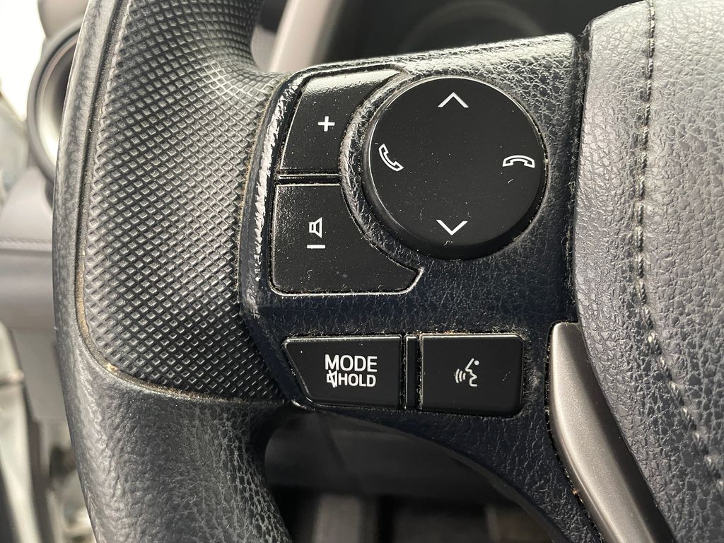 Thumbnail: 2018 Toyota RAV4 - 21