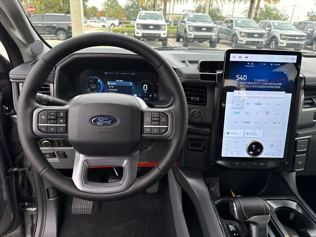 2025 Ford F-150 Lightning photo 18