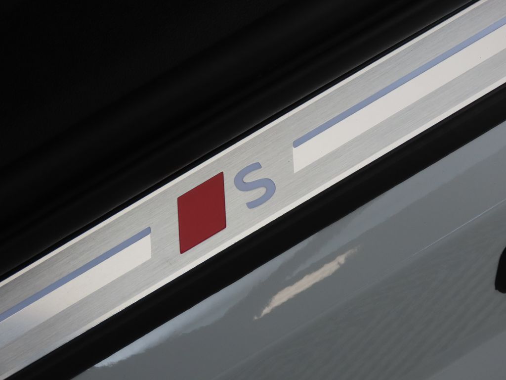 Thumbnail: 2025 Audi e-tron S - 29