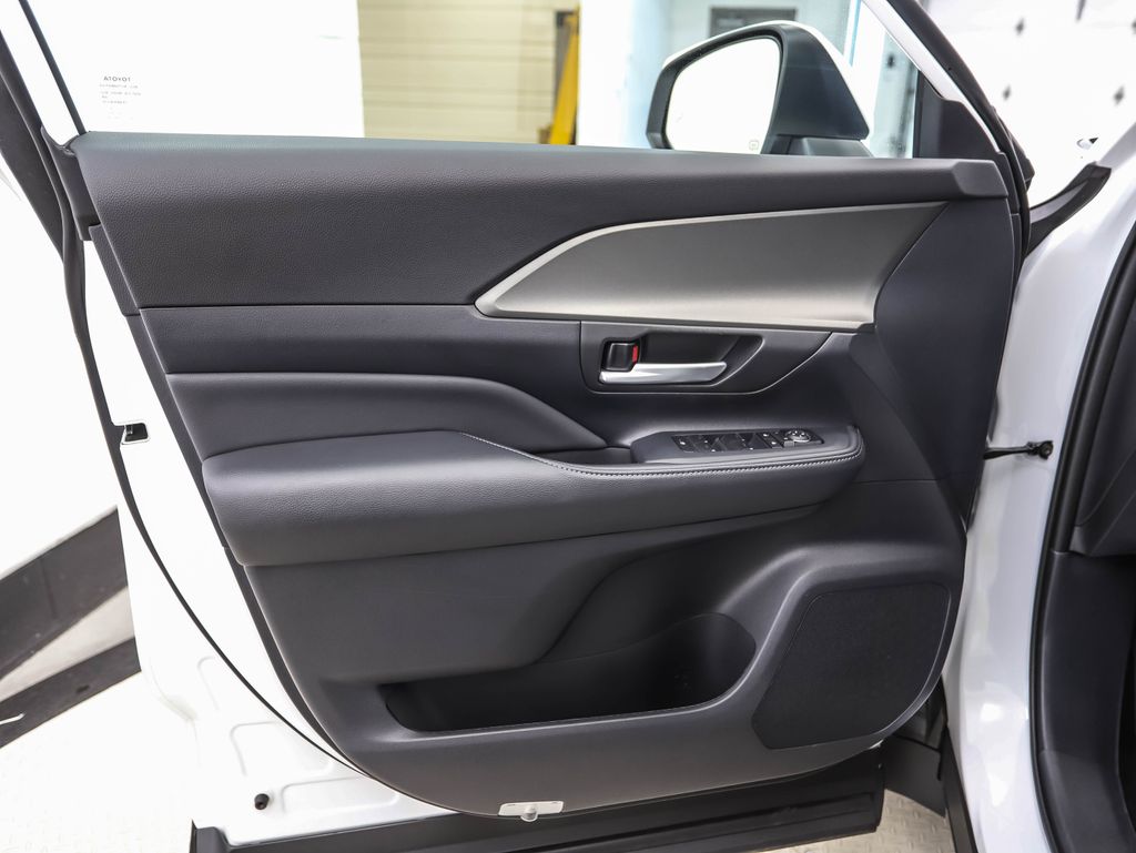 Thumbnail: 2024 Toyota Grand Highlander - 9