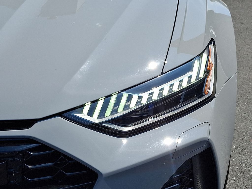Thumbnail: 2025 Audi RS 6 - 6