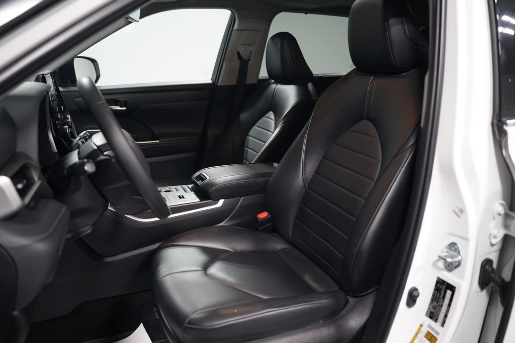 2022 Toyota Highlander XLE 27