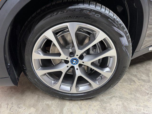 Used 2025 Black BMW xDrive50e image 28