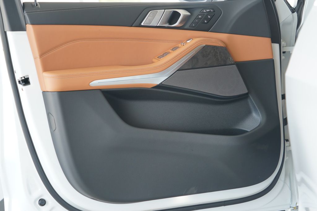 Thumbnail: 2027 BMW X7 - 9